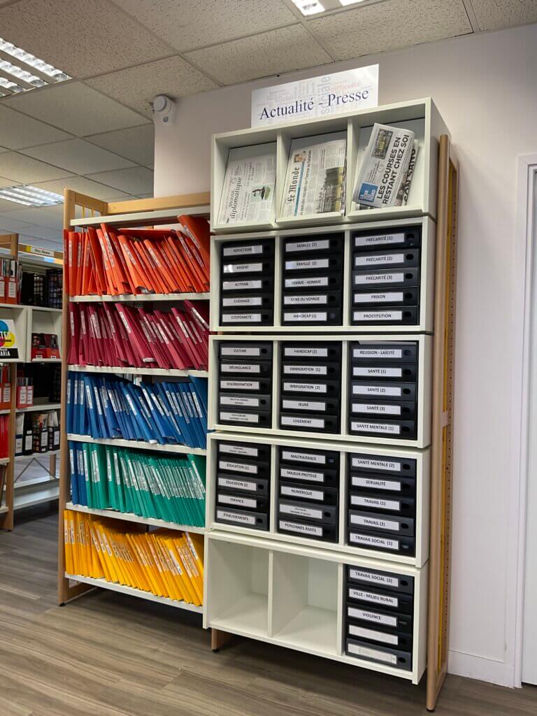 Meubles de rangements pour magazine et articles de presse